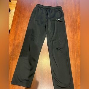 Nike youth sweat pants. Black size YXL